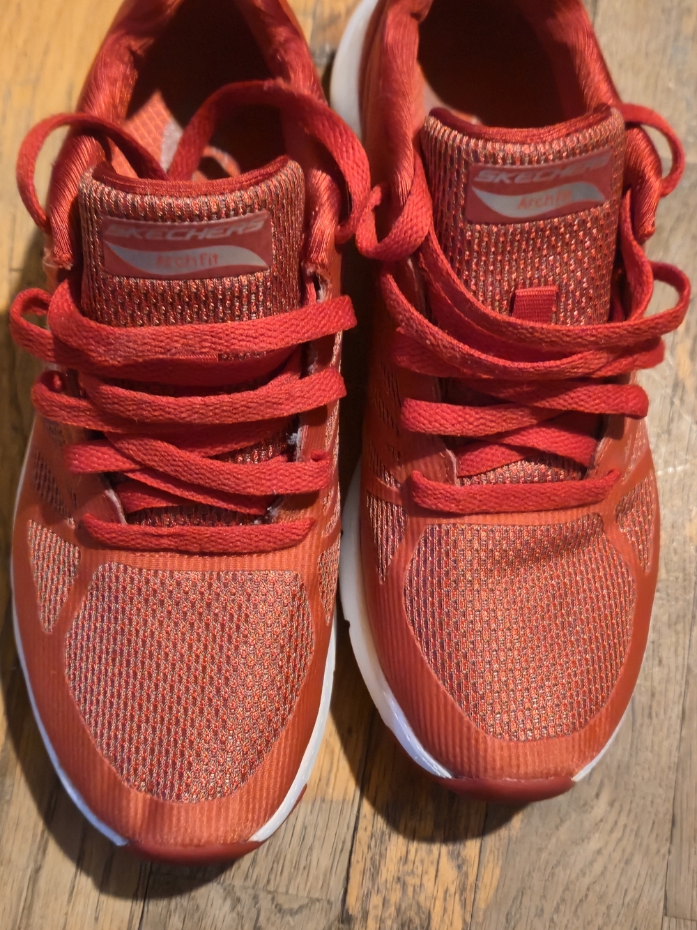 Skechers Arch Fit Vivid Memory sneakers Red & White
